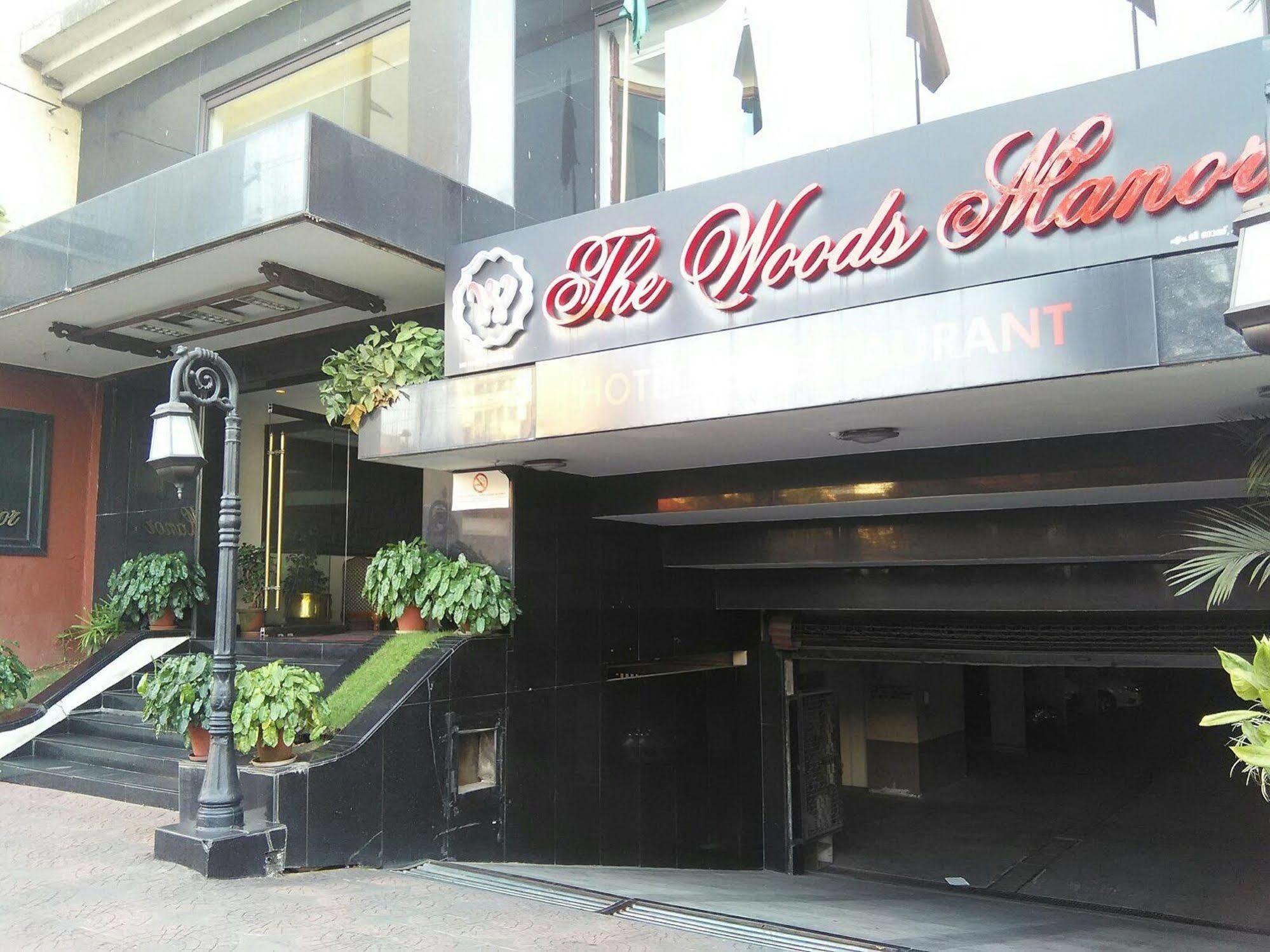 Отель The Woods Manor Mg Road Коччи Экстерьер фото